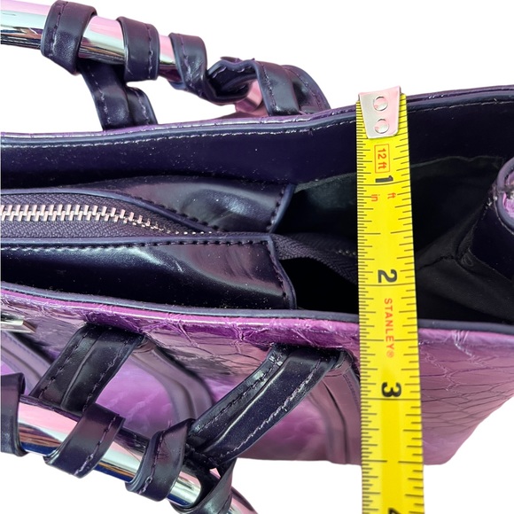 Purple handbag/purse and wallet. - Picture 13 of 16